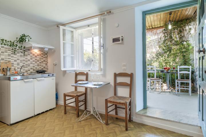 Hel studio-lejlighed, Studio for 2 personer med balkon in Drymonas, Grækenland