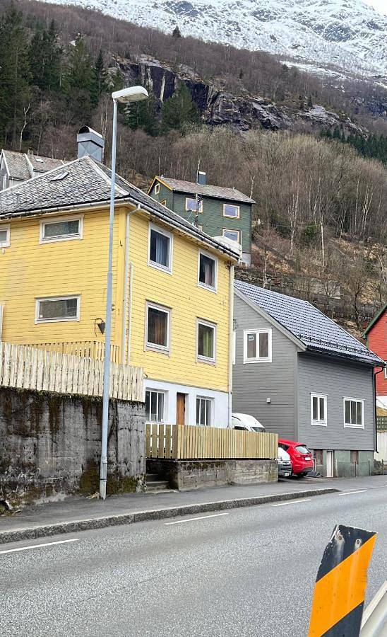Ferienwohnung für 2 Personen, mit Ausblick und Terrasse sowie Garten und Seeblick in Odda - 2