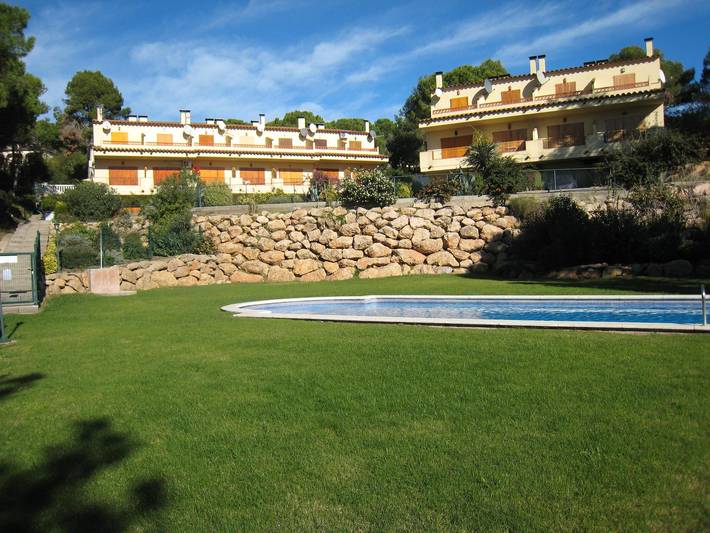 Casa rural para 6 personas, con Balcón además de Terraza y Piscina en Serra de Daró