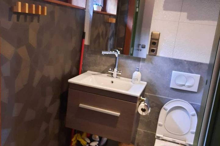 Ganze Wohnung, Zentral gelegen und ruhige Wohnung im Hausboot, Amsterdam pur sang in Amsterdam-Nord, Holländische Küste