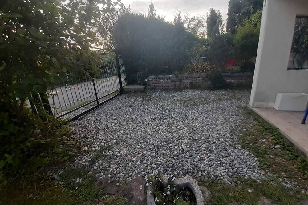 Entire apartment, Lovely 3-room ground floor villa. 5 mins from the beach 1 min from public transport. in Clarens (Geneva), Montreux