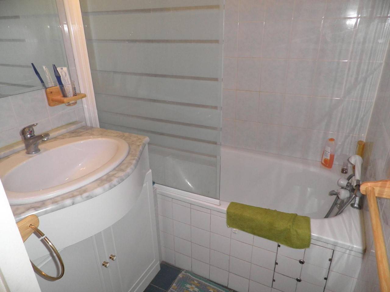 Appartement entier, Studio Cabine à Gruissan: Terrasse, Parking, Clim, Proche Commerces et Port in Gruissan (Ville), Gruissan
