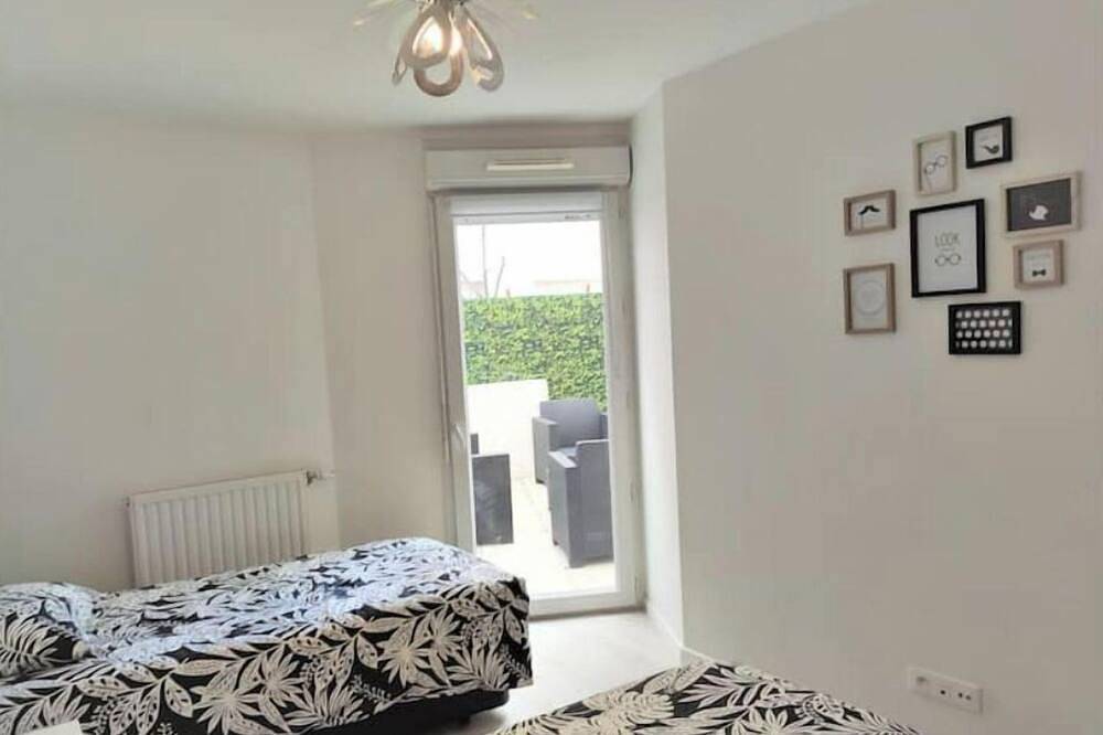 Apartamento entero, New condo, Quiet, Bright, Terrace, Free Parking in Romainville, Sena-Saint Denis