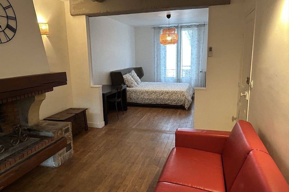 Entire apartment, Apartment with large private garden. Greater Paris. in Vitry-sur-Seine, Val-de-Marne