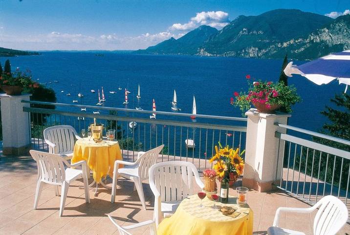 Hôtel pour 2 personnes, avec piscine et jardin ainsi que vue sur le lac et vue