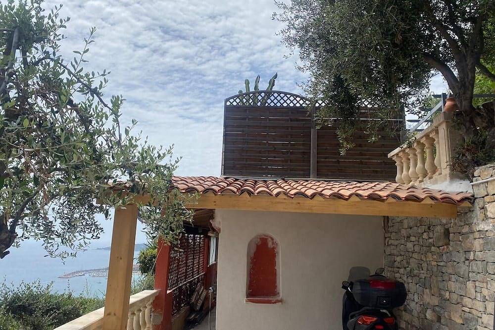 Villa de caractère avec magnifiques vues mer, piscine privée et jardin exotique in Menton, Région de Nice