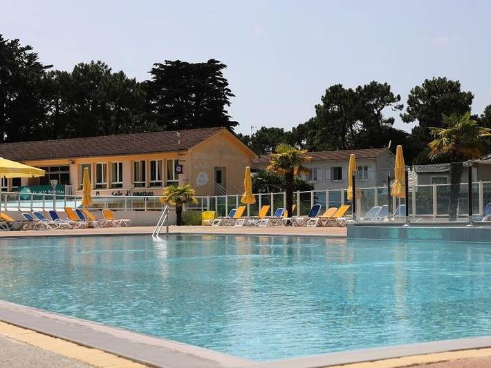 Camping pour 6 personnes, avec Terrasse et Bassin pour enfant à La Tranche-sur-Mer