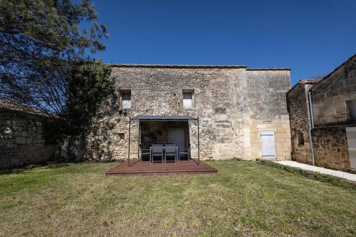 Location de vacances pour 6 personnes, avec jardin, animaux acceptés à Les Artigues-de-Lussac - 2