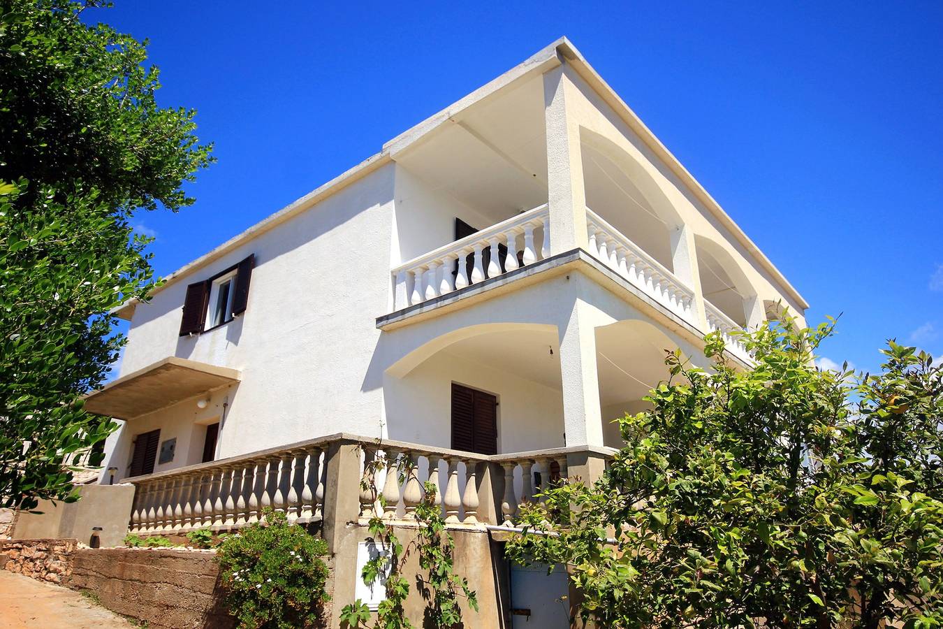 Ganze Wohnung, 3-Zimmer-Ferienwohnung mit Terrasse und Meerblick Zavalatica (Korcula) A-546-a in Čara, Korcula