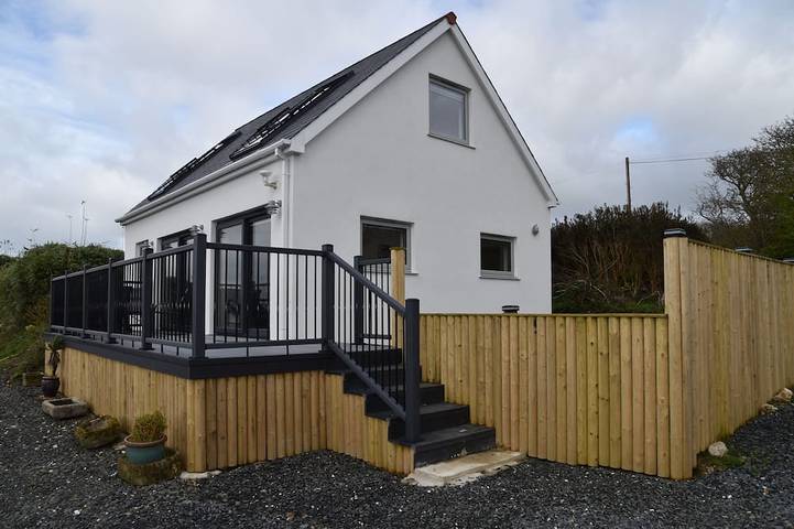 Holiday home for 4 people, with hot tub in Cornwall
