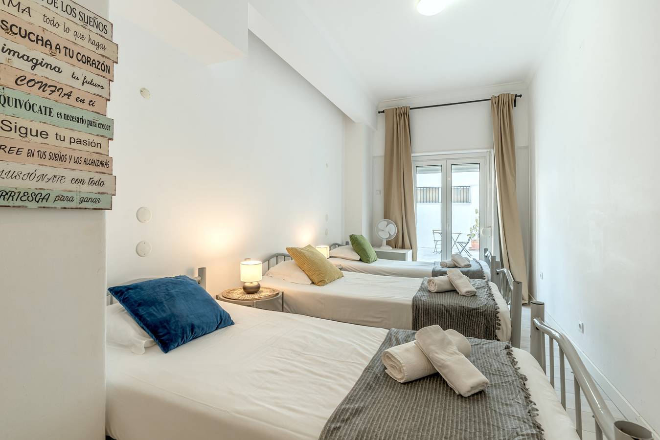 Entire holiday apartment, Holiday apartment for 3 people with terrace in Lapa, Lisbon
