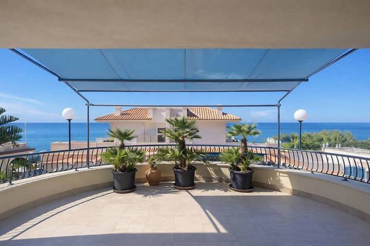 Villa für 9 Personen, mit Balkon in Anzio