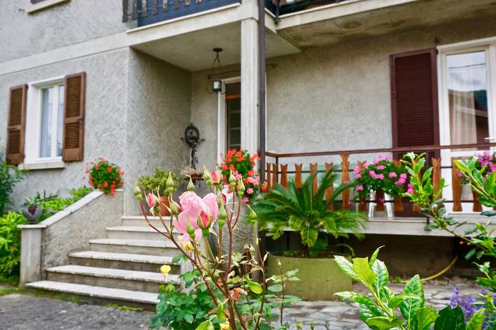 Location de vacances pour 5 personnes, avec vue sur le lac et jardin, animaux acceptés à Sulzano