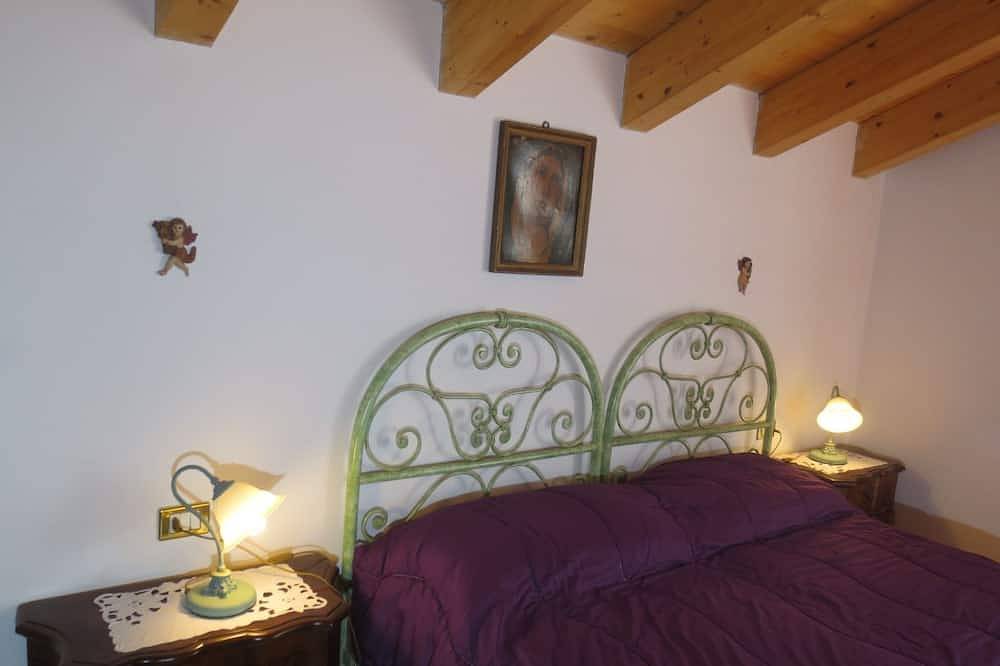 Ganze Wohnung, Geräumiges, Ruhiges, Helles, Strategisches Penthouse Im Zentrum. atemberaubenden Ansichten in Molveno, Brentagruppe