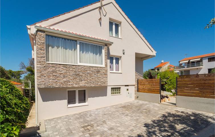 Ferienhaus für 8 Personen, mit Pool und Terrasse sowie Garten - 1