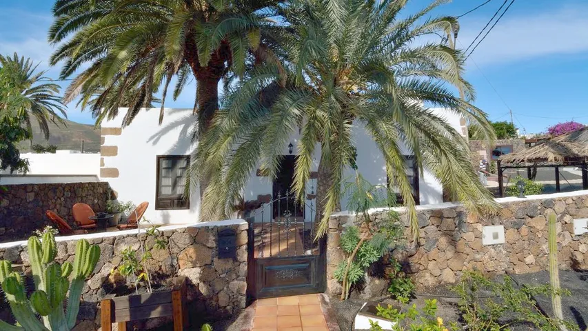 Country house for 2 people, with pool and garden - 1