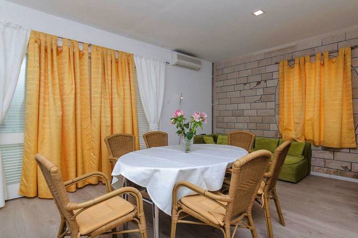 Maison d’hôte pour 8 personnes, avec jardin et balcon à Makarska - 4