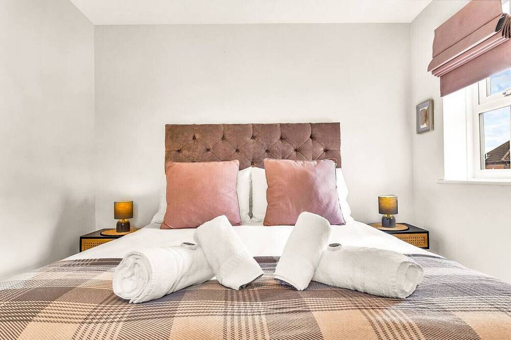 Wheatley House • Excellent Location • Free Parking • Garden • Fast Wifi • Smart Tvs • Yoko Property in Milton Keynes, Südostengland