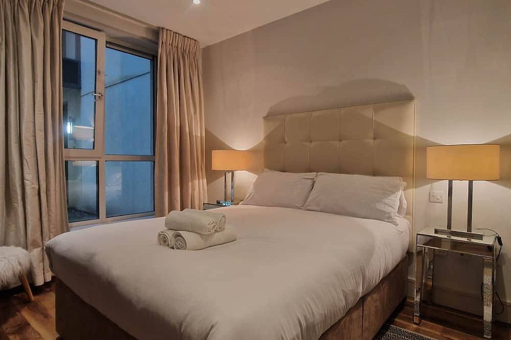 Entire apartment, Slick & Stylish - Large 1Bd in Heart of Cork City in Cork, County Cork
