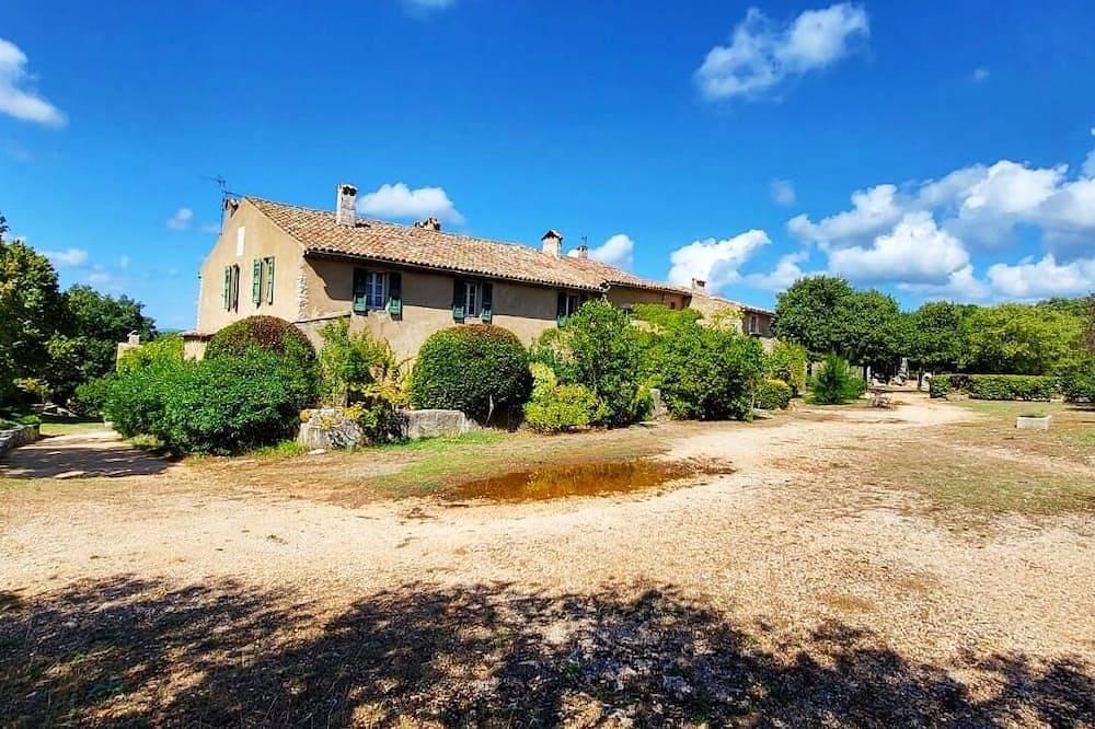 \"La Bergerie»:  maison de charme, piscine et tennis proche des Gorges du Verdon. in Varages, Région de Brignoles