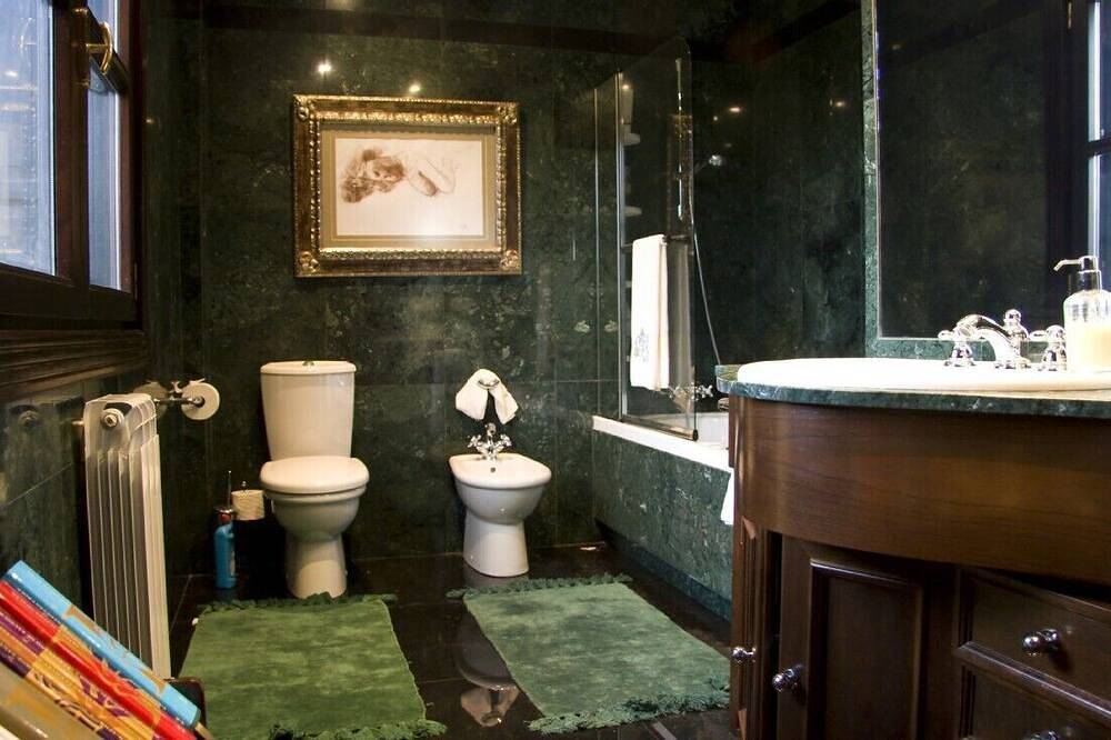 San Sebastian. Elegant palace with a privat foret,  20 minutes to the beach in Oiartzun, Gipuzkoa