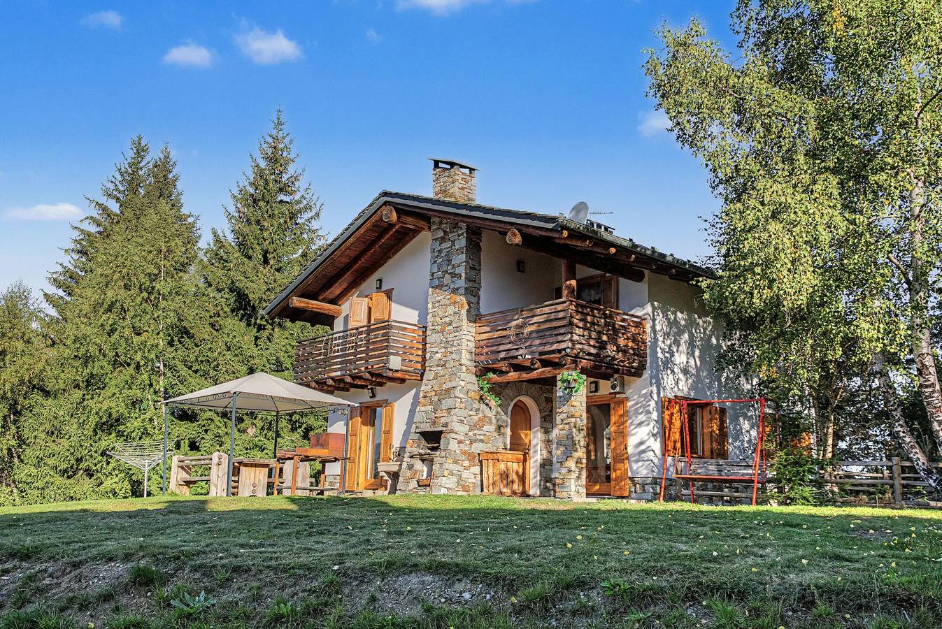 Maison de vacances 'Trivignolife - Chalet in Montagna' avec jardin privé, balcon et Wi-Fi in Tirano, Valtellina