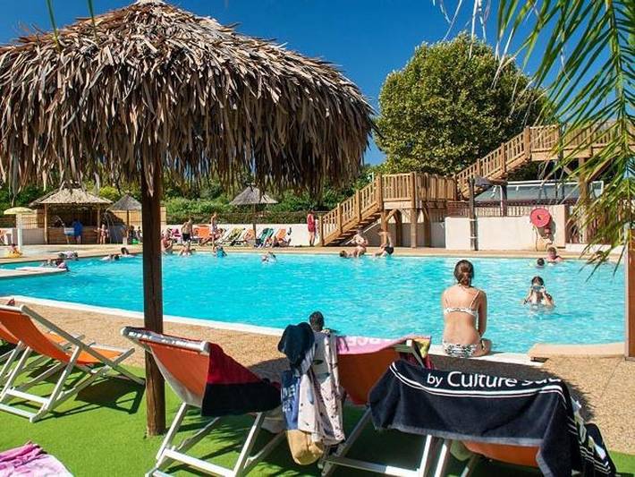 Camping pour 4 personnes, avec Piscine