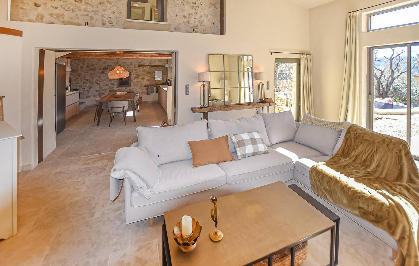 Encantador apartamento de 2 dormitorios con piscina, jardín y wifi en Rustrel in Rustrel, Parque natural regional del Luberon