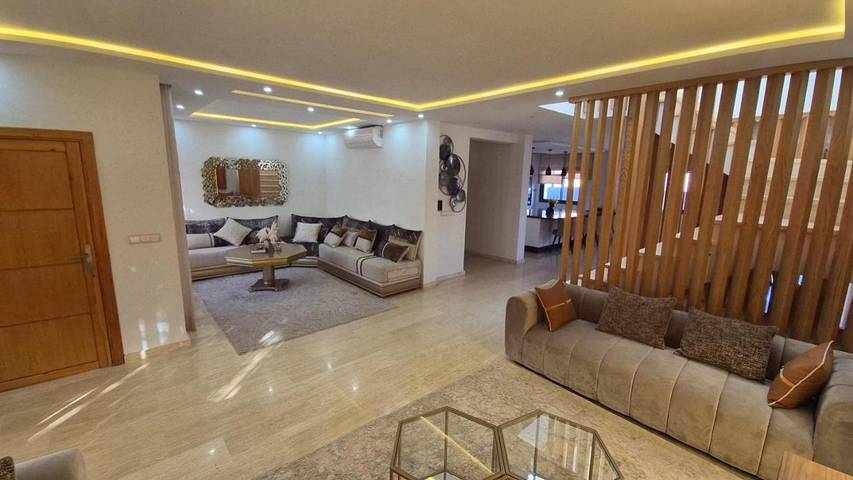 Villa pour 16 personnes, avec jardin ainsi que balcon et piscine