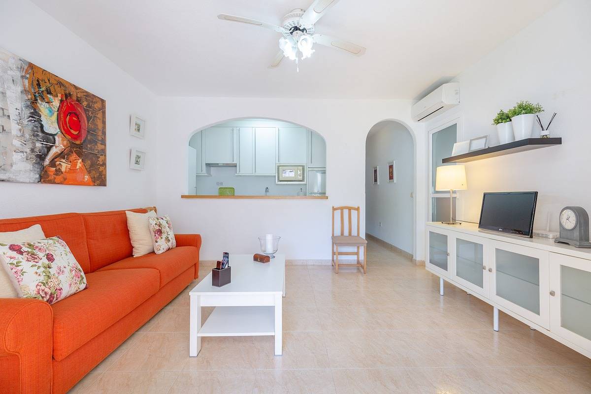 Apartamento entero, Apartamento de vacaciones para 3 personas con jardín in Playa Flamenca, Orihuela