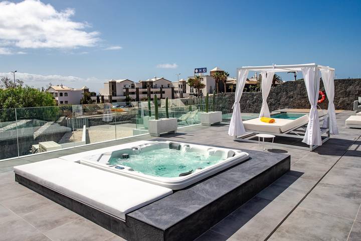 Villa pour 14 personnes, avec jacuzzi et jardin ainsi que sauna et bassin pour enfant à Playa Blanca - 2