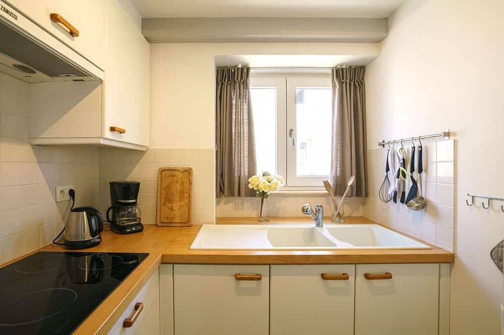 Wunderbares alleinstehendes Ferienhaus mit Tv, Terrasse, Haustiere erlaubt und Parkplatz in Pointe du Raz, Plogoff