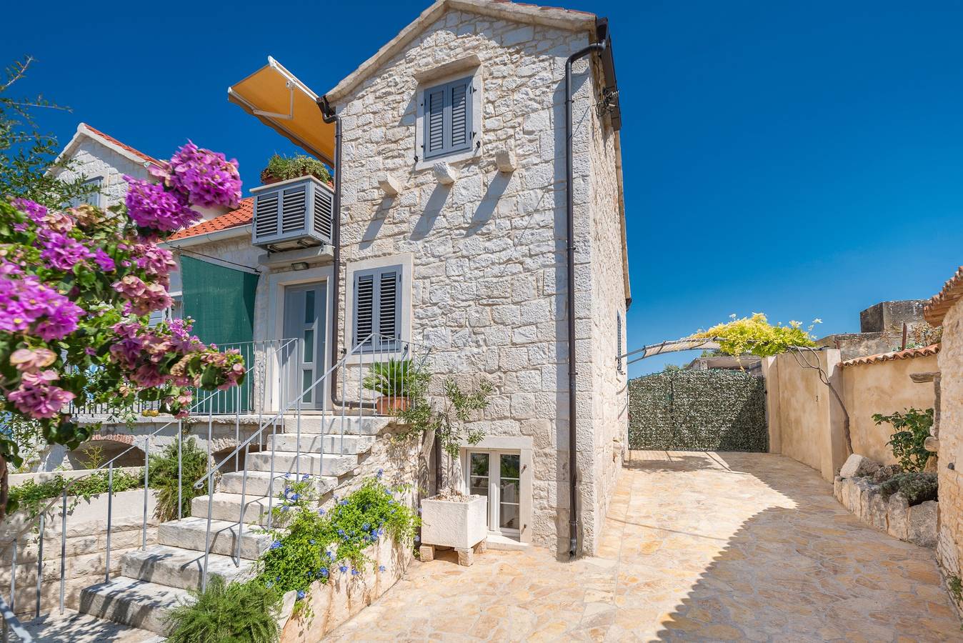 Trzypokojowy dom z balkonem i widokiem na morze Skrip, Brač K-17345 in Škrip, Brac