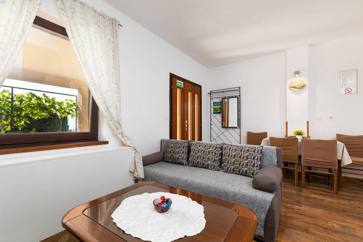 Ferienwohnung für 5 Personen, mit Terrasse in Njivice - 3