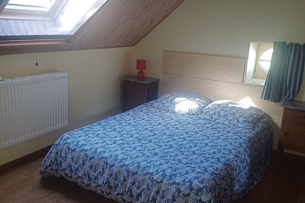Farm cottage with animals, cheese and nature in Neuville-lès-Decize, Nièvre