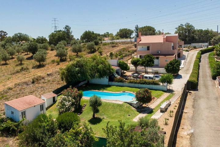 Casa de férias para 13 pessoas, com vista e jardim e ainda piscina em Palmela
