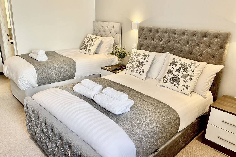 Entire apartment, Apartment Twelve: Modern Living Steps from the Cen in Shrewsbury, Shropshire