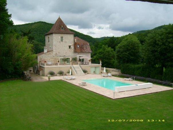 Location de vacances pour 10 personnes, avec Balcon et Terrasse ainsi que Jardin et Piscine à Grézels