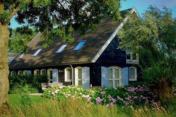 Gîte pour 16 personnes, avec jardin dans Breukelen