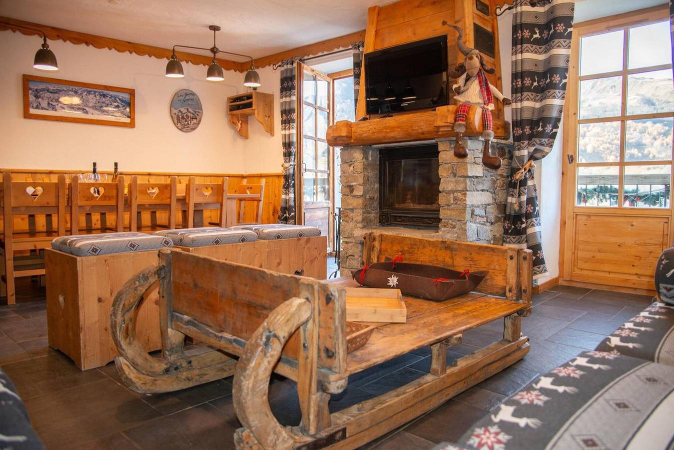 Chalet La Corniche, cosy pour 13 Sauna avec vue sur les montagnes et terrasse privée in Saint-Martin-de-Belleville, Massif de la Vanoise