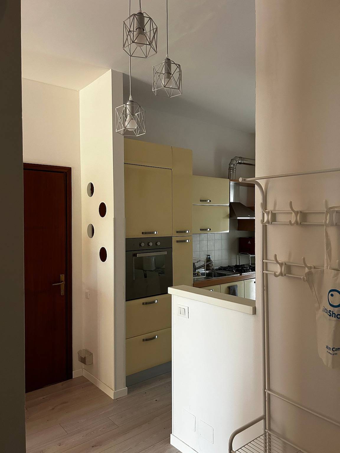 Appartement entier, Appartement « Guest House Nuvola » avec jardin commun, Wi-Fi et climatisation in Lucino, Montano Lucino