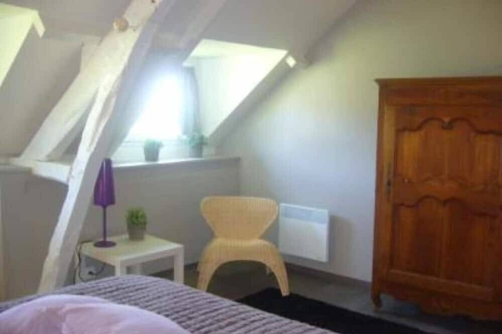 Rennes maison de charme au bord d’un étang in Acigné, Région de Rennes