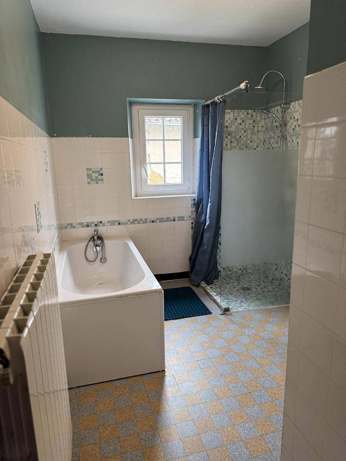 Location de vacances pour 30 personnes, avec vue ainsi que terrasse et piscine, animaux acceptés à Puymaurin - 4