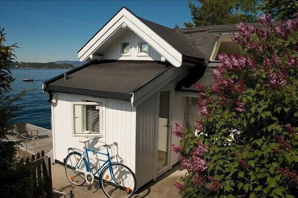 Right on the water within the city of Oslo in Nordstrand (Oslo), Oslo Municipality