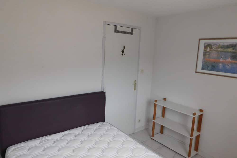 Appartement entier, F9 Grand appartement lumineux, 3 pièces, plage à 50m, piscine et vue mer in Théoule-sur-Mer, Massif de l'Esterel