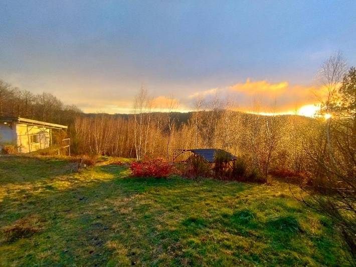 Gîte pour 2 personnes, avec jardin ainsi que terrasse et vue à Chenailler-Mascheix