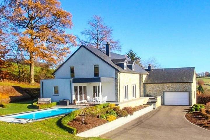 Villa pour 9 personnes, avec Jacuzzi et Terrasse ainsi que Jardin et Piscine à Waimes