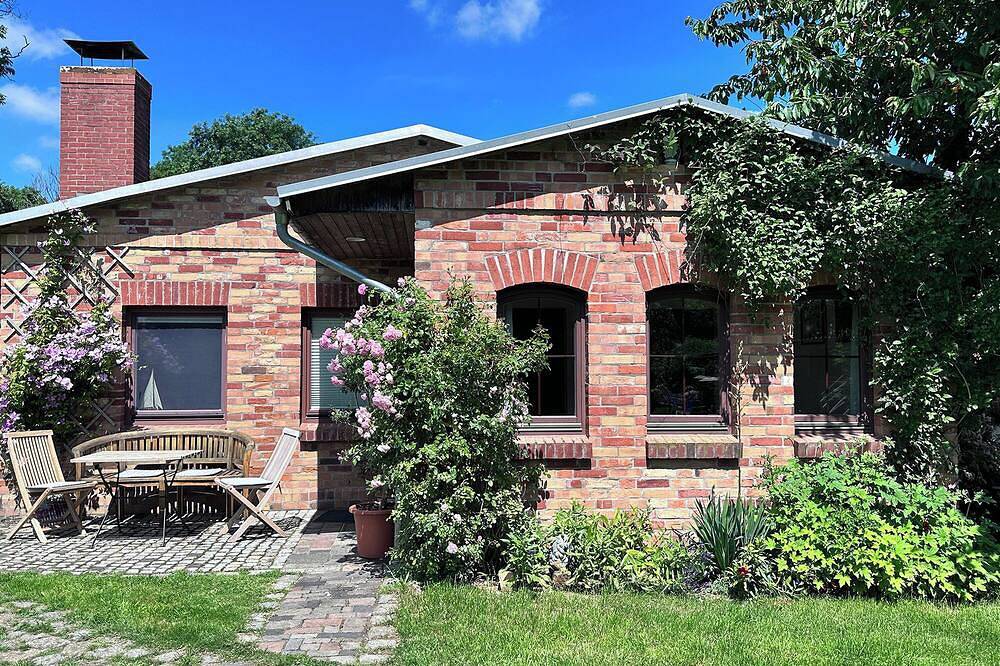 Ganze Wohnung, Landhäuschen Danneborth: Freistehendes Ferienhaus mit Garten und Terrasse in län in Carinerland, Neubukow-Salzhaff