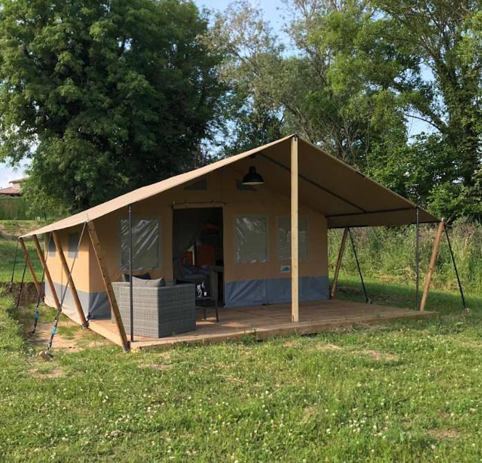 Location de vacances pour 6 personnes, avec terrasse et sauna ainsi que jacuzzi et piscine, animaux acceptés à Fleurie - 4