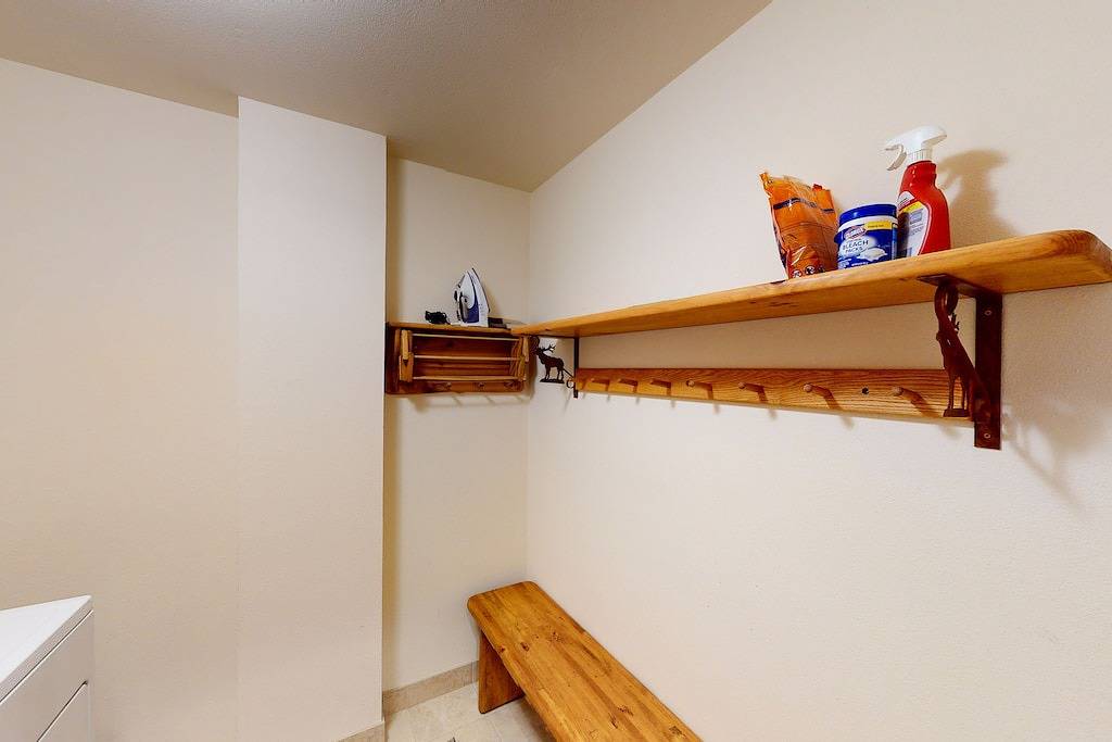 Spacious Townhome on Golf Course – Minutes to Tee, Skiing, Dining & Shops in Eagle-Vail, Beaver Creek